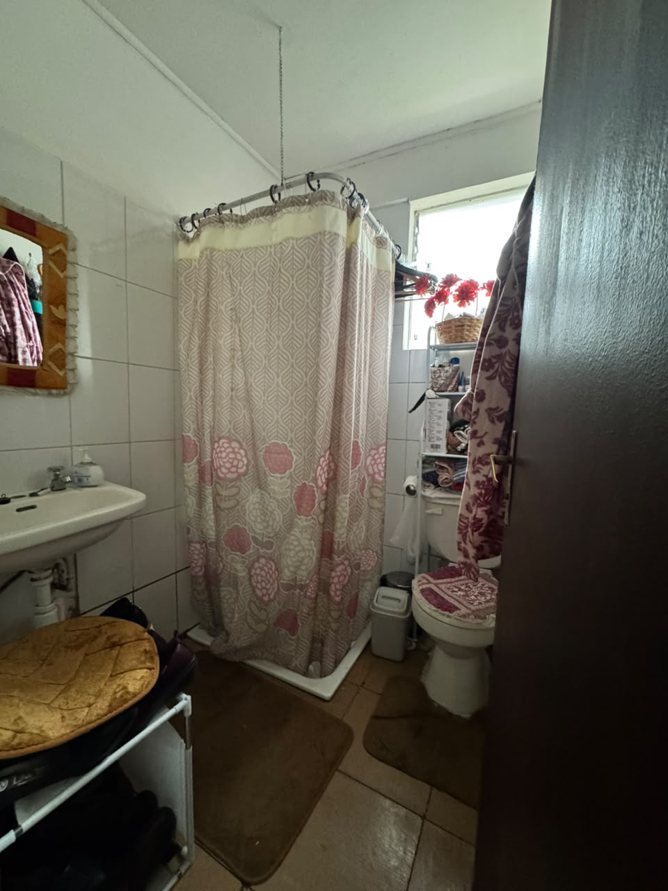 Se Vende Céntrica Casa de Dos Pisos en Villa Los Ángeles